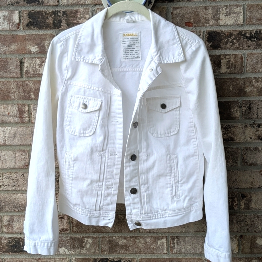 J CEEW White Denim Jacket. SIZE XS